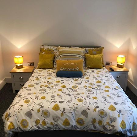Marine Villa Hotel & Suites - Close To Beach, Train Station & Southend Airport Екстериор снимка