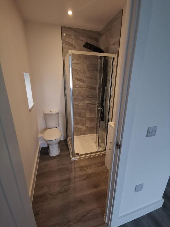 Marine Villa Hotel & Suites - Close To Beach, Train Station & Southend Airport Екстериор снимка