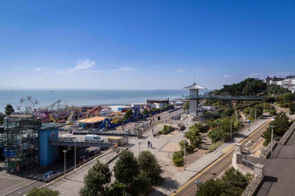Marine Villa Hotel & Suites - Close To Beach, Train Station & Southend Airport Екстериор снимка