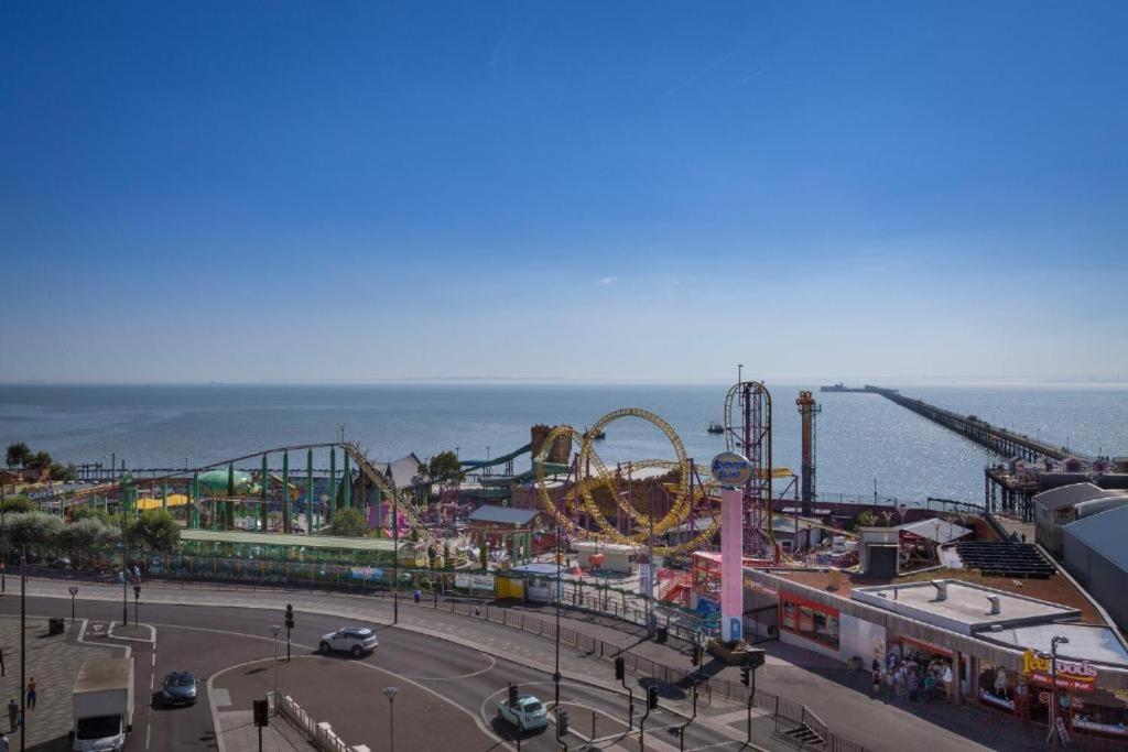 Marine Villa Hotel & Suites - Close To Beach, Train Station & Southend Airport Екстериор снимка