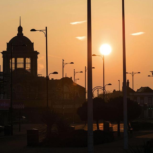 Marine Villa Hotel & Suites - Close To Beach, Train Station & Southend Airport Екстериор снимка